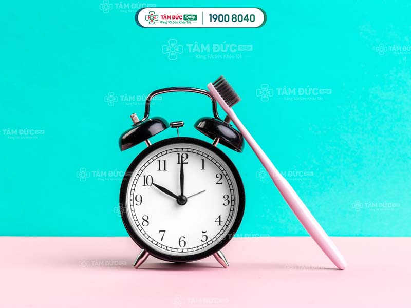 không đánh răng buổi tối có sao không?