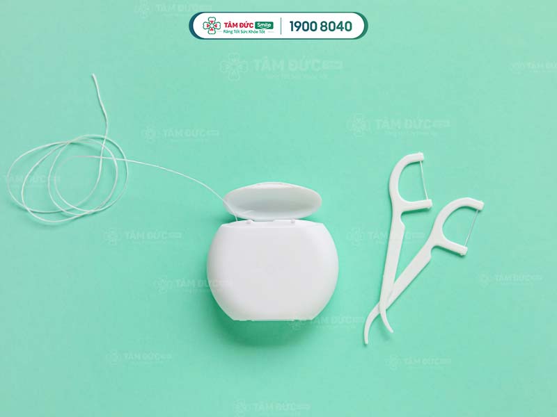 Mẹo trị&nbsp;sâu răng hôi miệng đơn giản tại nhà bằng chỉ nha khoa